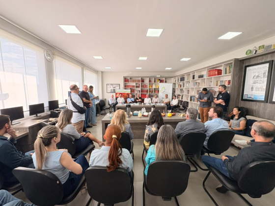 Prefeitos de cidades-polo do Paraná reforçam integração durante encontro em Paranavaí