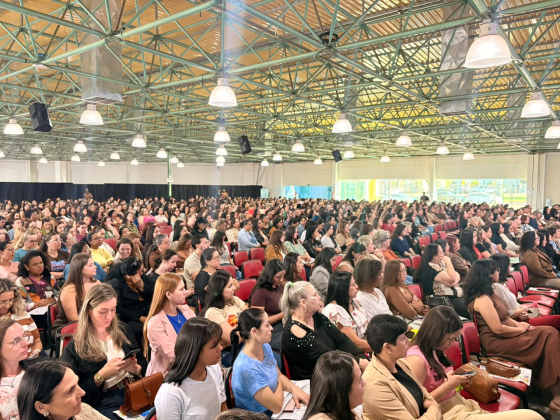 2ª Capacitação Pedagógica reúne 1,2 mil profissionais da rede municipal de ensino em Paranavaí