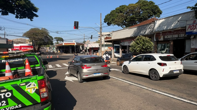 Novos semáforos começam a funcionar na Avenida Distrito Federal em Paranavaí