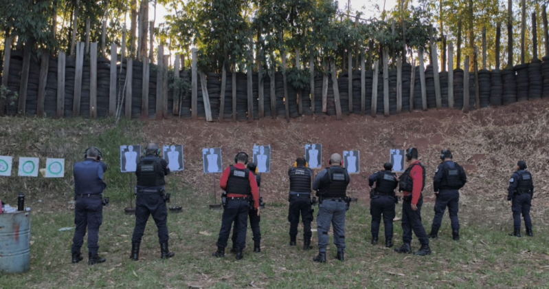 GCM de Paranavaí realiza capacitação de agentes de Altônia em armamento e tiro