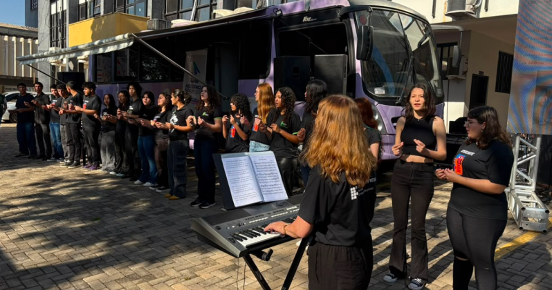 Ônibus Lilás leva informação e acolhimento a mulheres de Paranavaí nesta terça-feira (18)