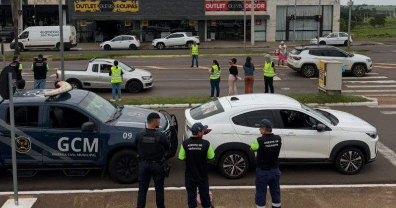 Blitz educativa orienta motoristas durante Semana Nacional de Trânsito em Paranavaí
